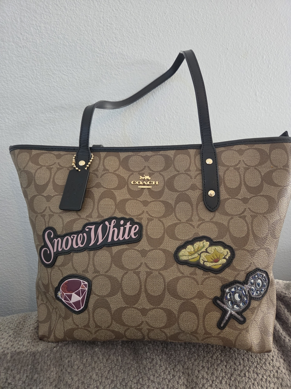 Coach X DISNEY Collab Limited Edition Snow White City Zip Tote Signature Canvas - Picture 13 of 16